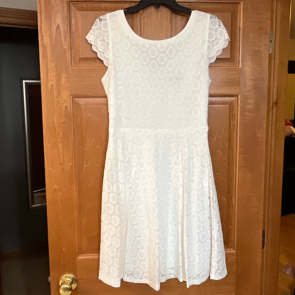 Size 8 RN Studio white lace style dress